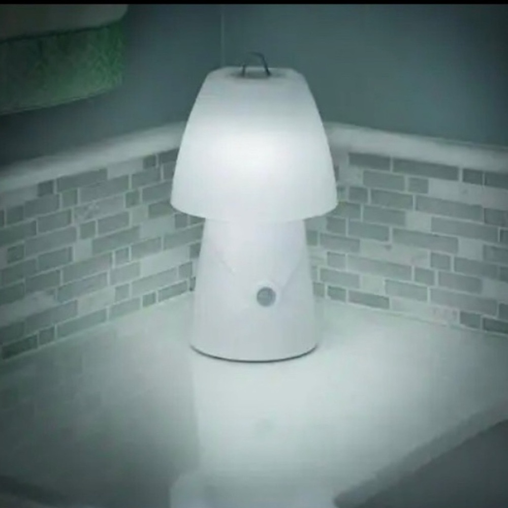 đ Color Changing LED Table Lamp ~ Night Lamp ~ Lantern ~ Unisex ~ All ages - Picture 3 of 16